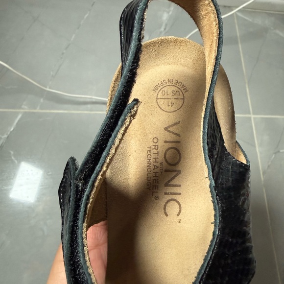 Vionic Black Textured Sandals - Picture 2 of 6